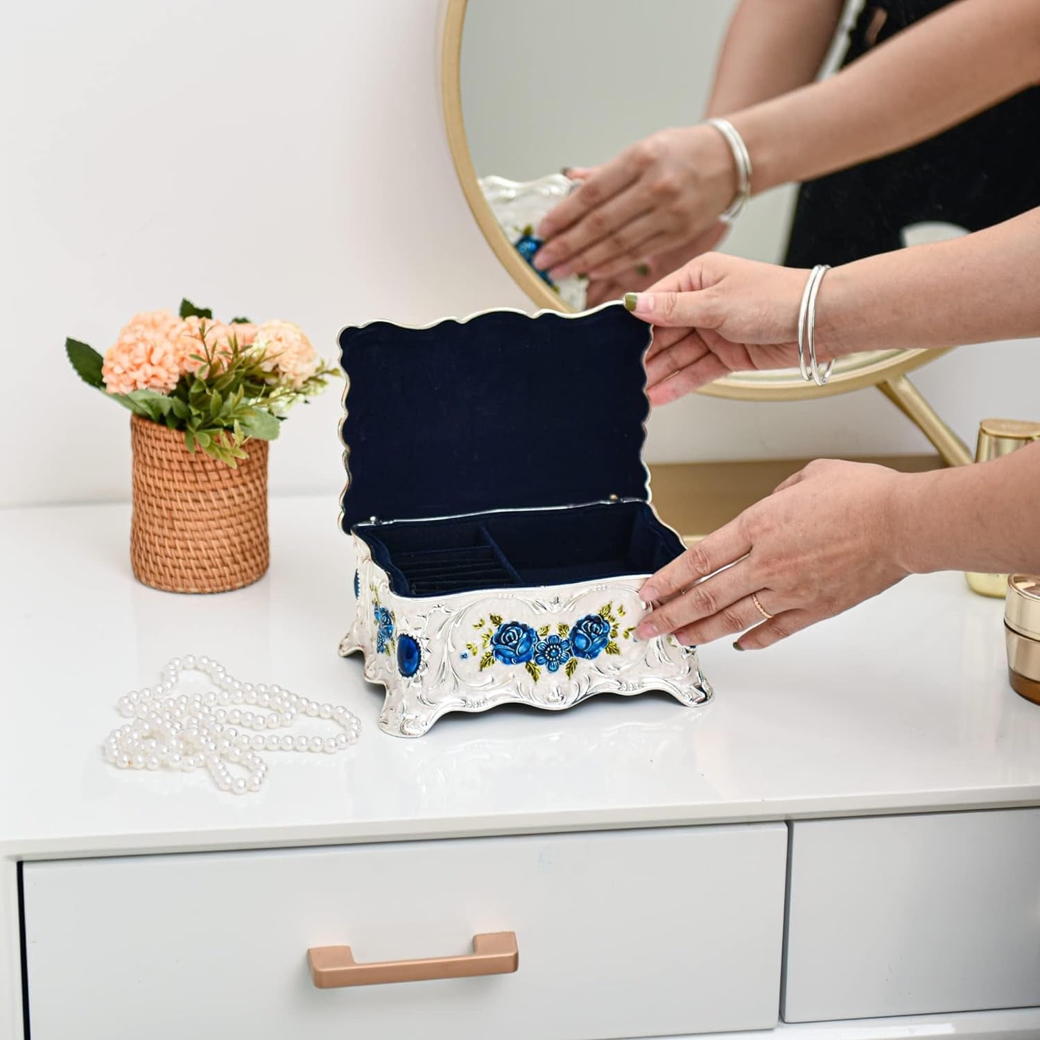 Vintage Jewelry Trinket Box Ornate Ring Earring Display Chest Case Antique Decorative Keepsake Organizer Box for Birthday Woman Girl Gift (Blue White)
