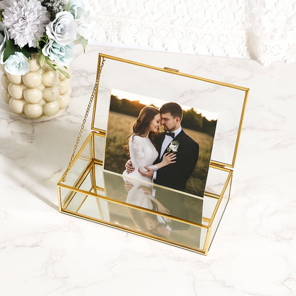 Feyarl Jewelry Box Displaying Photos with a Mirrored Base Reflection for a More Elegant and Atmospheric Presentation